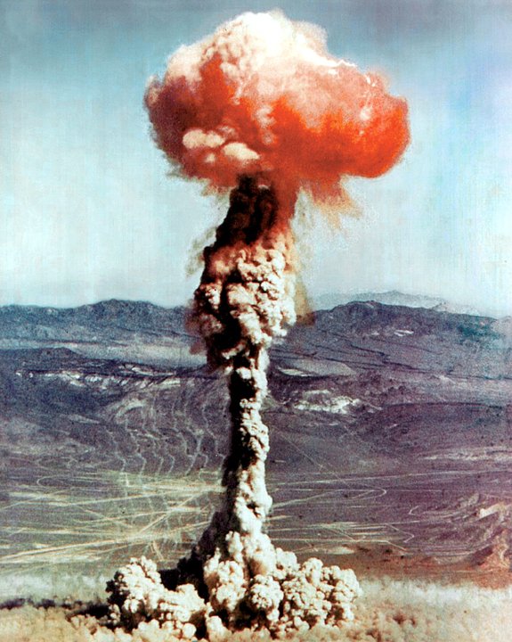 Испытание взрывного устройства на Невадском испытательном полигоне в 1951 году