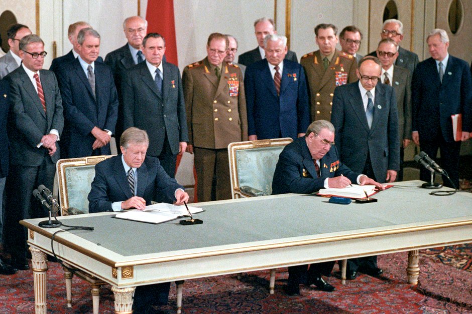 Подписание договора между СССР и США об ограничении стратегических наступательных вооружений