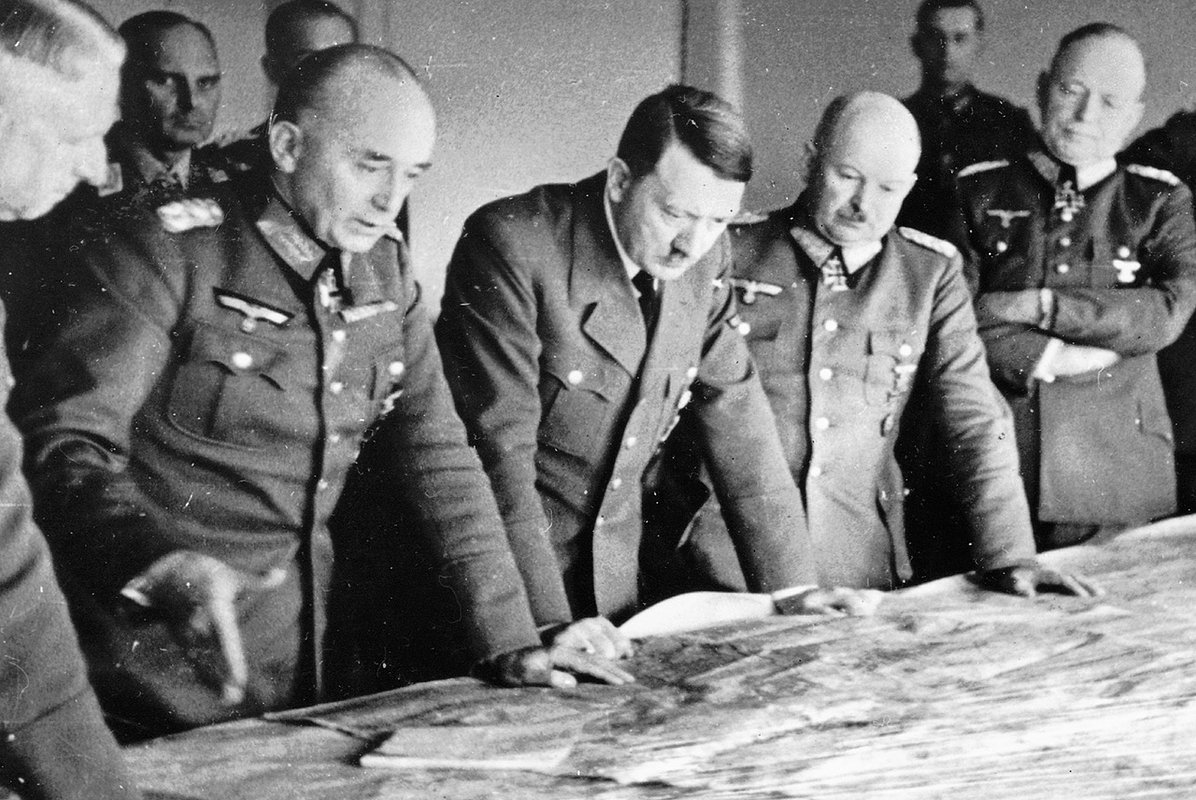 Генерал Рихард Руофф (слева) и Адольф Гитлер