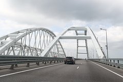 Движение автотранспорта по Крымскому мосту восстановили