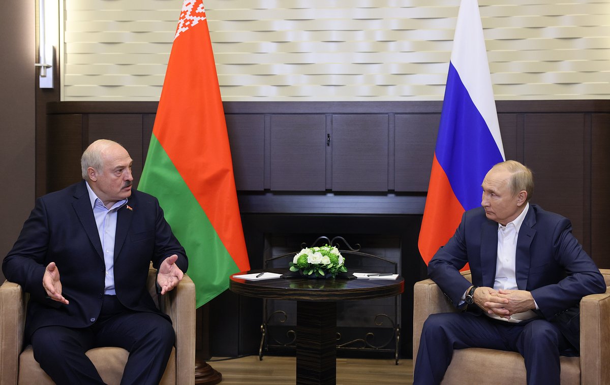 Президент Белоруссии Александр Лукашенко и президент России Владимир Путин на встрече 26 сентября 2022 года