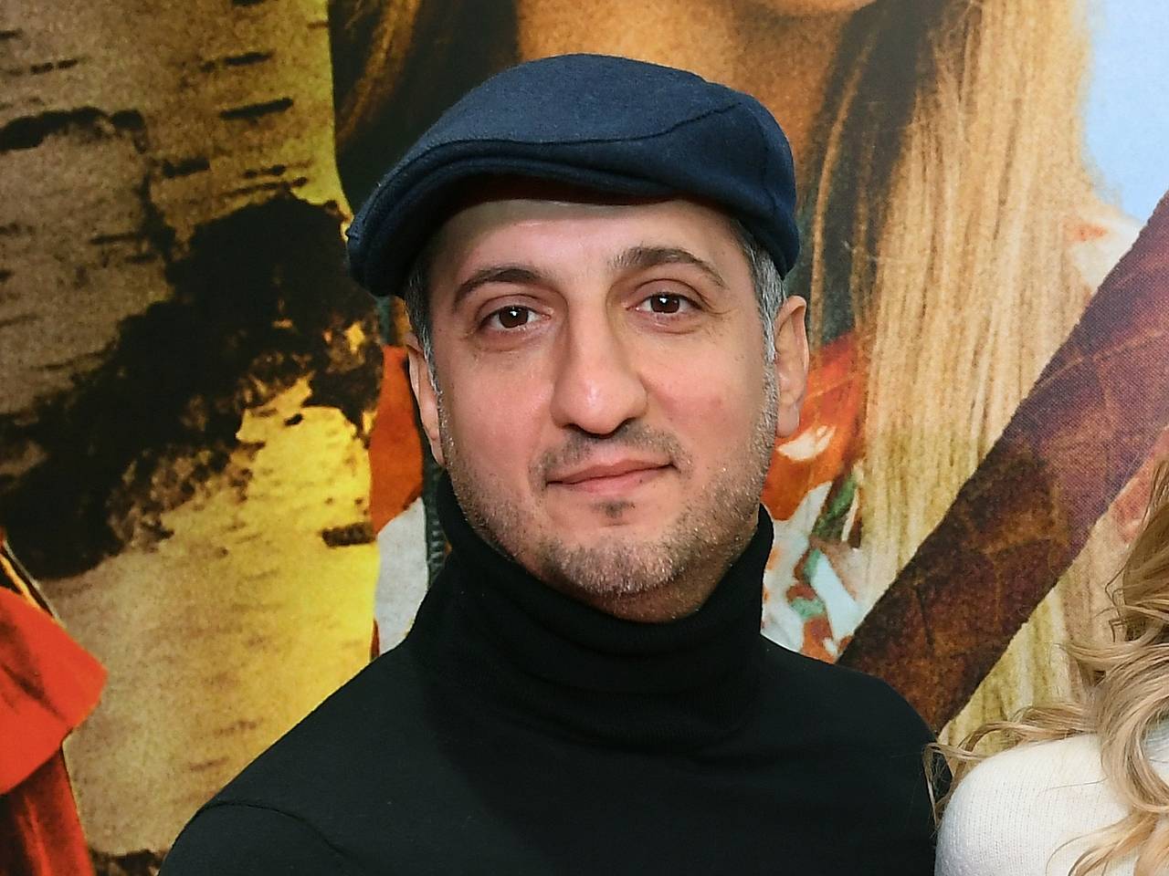 Жеті гномның түсінде Ақшақармен жыныстық қатынасқа түсуін бейнелейтін мультфильм.