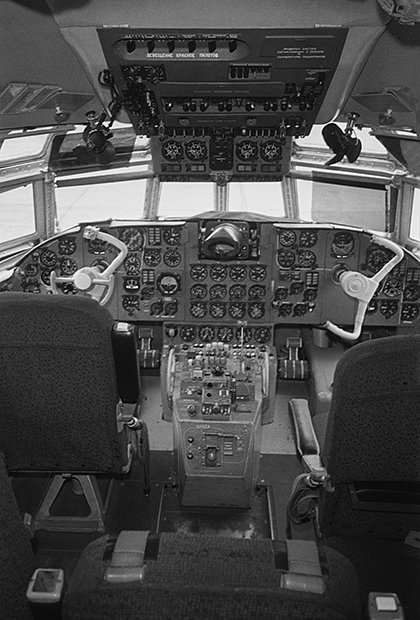 Кабина пилотов самолета Ил-62. Фото: Преображенский Сергей / Фотохроника ТАСС