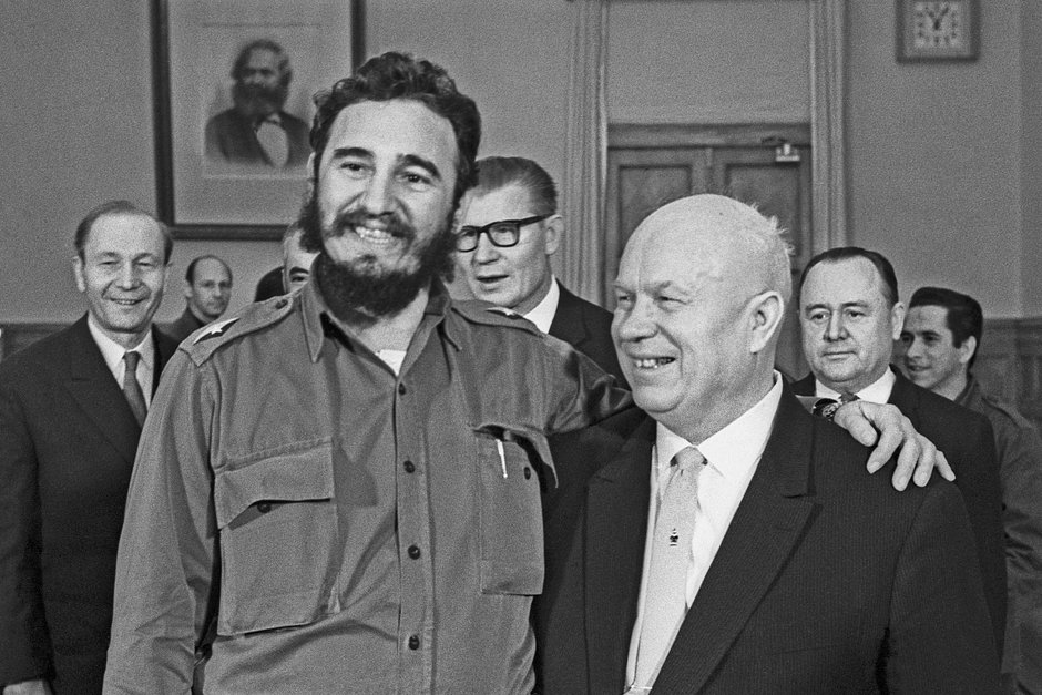 Москва. Первый секретарь ЦК КПСС Никита Хрущев и лидер кубинской революции Фидель Кастро во время встречи в Кремле.