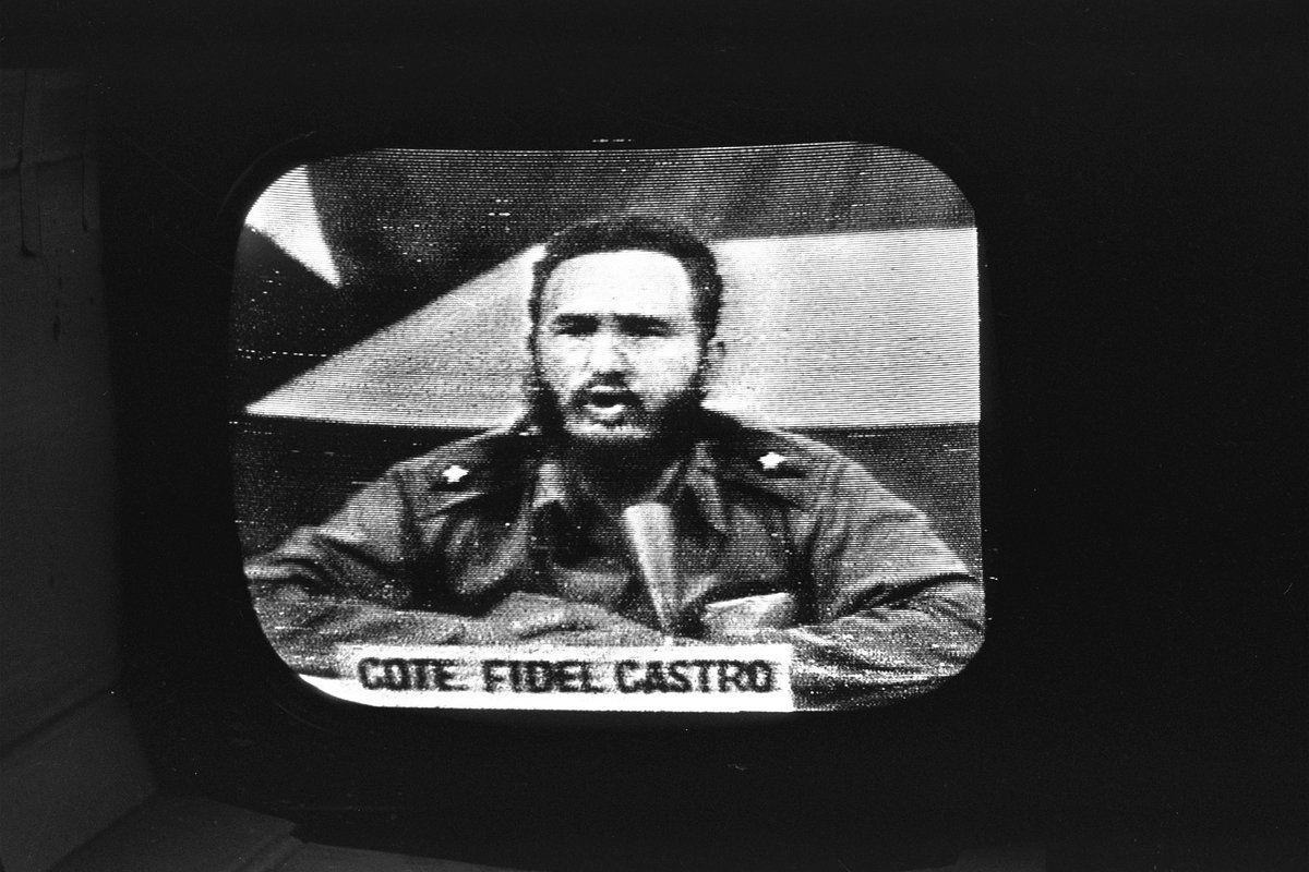 Фидель Кастро выступает с телеобращением 23 октября 1962 года.