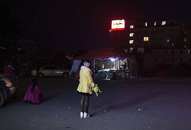 Проститутка на улице в Монг Ла