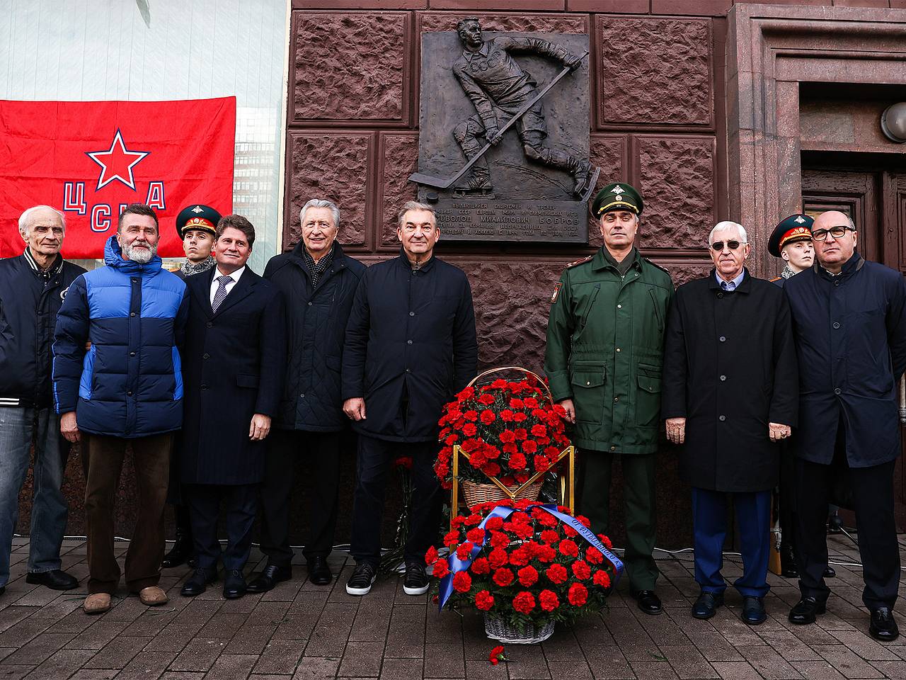 В Москве открыли мемориальную доску Всеволода Боброва: Москва: Россия:  Lenta.ru