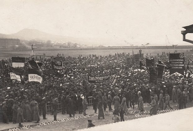 Демонстрация украинцев во Владивостоке, начало XX века. Фото: wikipedia