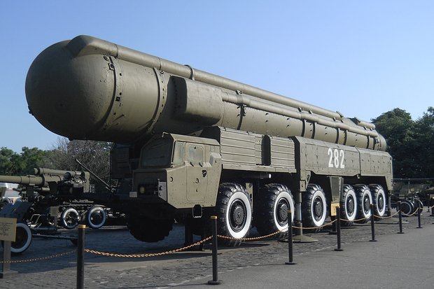 Ракетный комплекс РСД-10 «Пионер» в музее истории Украины во Второй мировой войне. Фото: David Holt / Wikimedia
