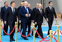 Переговоры, ордена и пинг-понг. В Казахстане прошли саммиты глав государств. Почему это важно для России?