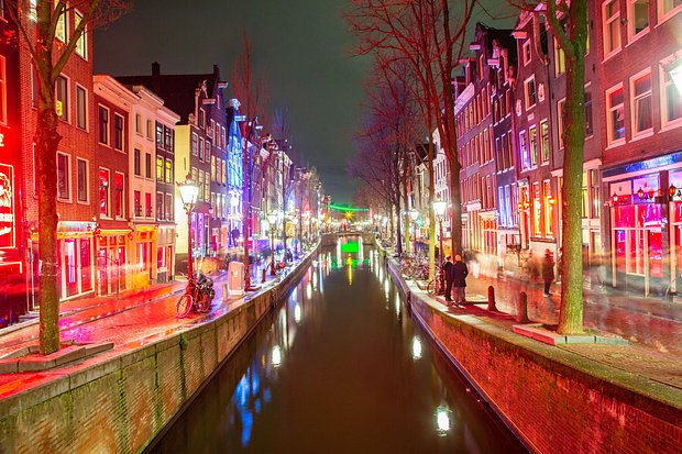 «Квартал красных фонарей» в Амстердаме. Фото: Nicolas Economou / NurPhoto / Getty Images