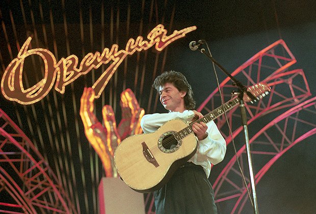 В сентябре 1993 года в Государственном концертном зале "Орленок" состоялся полуфинал конкурса эстрадной песни "Овация". На снимке: участник конкурса Олег Газманов. 