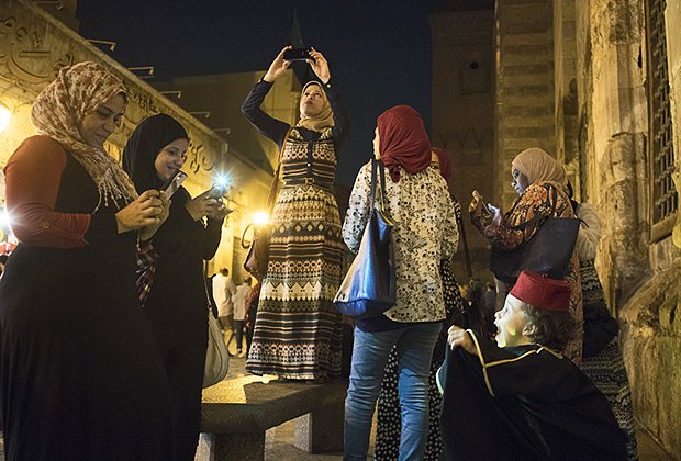 Молодежь на улицах Каира, Египет