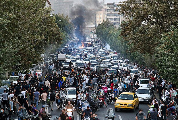 Протесты в Тегеране после смерти Махсы Амини