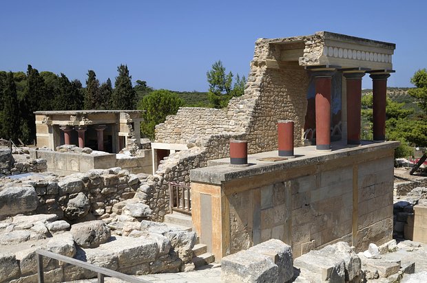 Развалины дворца царя Миноса на острове Крит. Фото: Michael Nitzschke / Globallookpress.com
