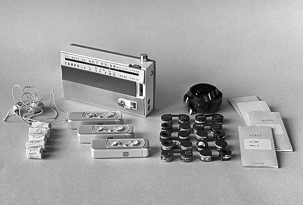 Шпионское оборудование Олега Пеньковского: радиоприемник, фотоаппараты Minox с кассетами и шифровальные блокноты