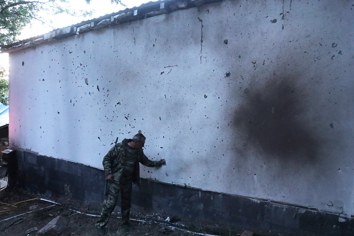 Здание в армянском городе Джермук, пострадавшее от обстрела во время столкновений с Азербайджаном, 15 сентября 2022 года