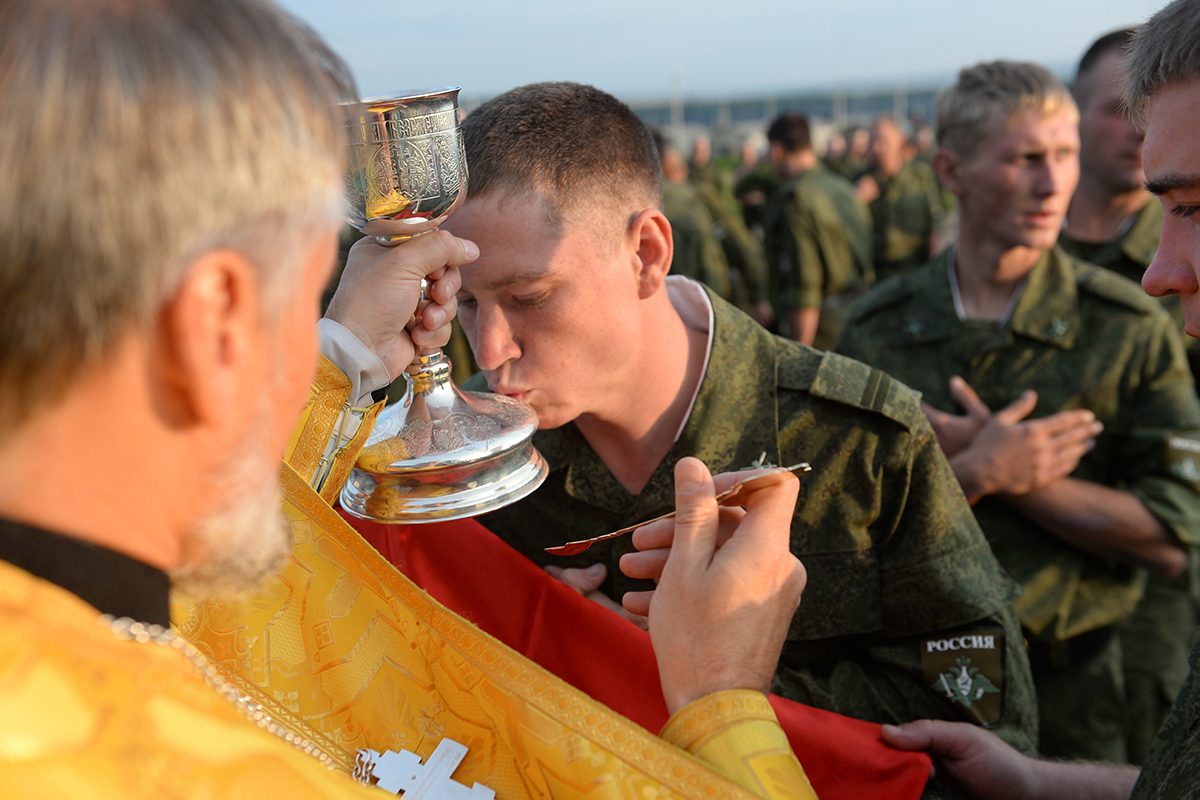 Молился, чтобы Господь помог мне забыть все ужасы» Как российские солдаты  становятся священниками после боевых действий: Общество: Россия: Lenta.ru