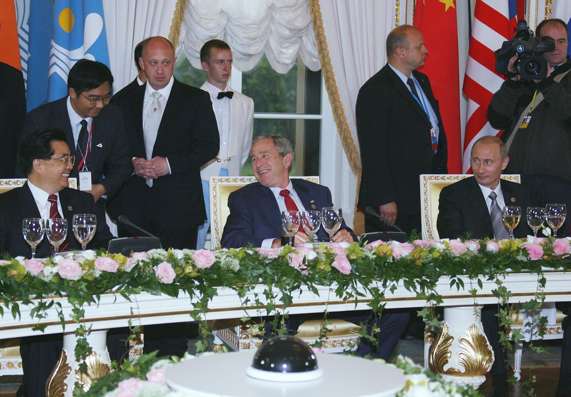 Рабочий завтрак глав государств и правительств G8, Евгений Пригожин третий слева