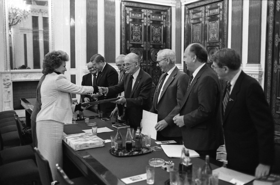 Валентина Ивановна Матвиенко принимает делегацию из Вашингтона в Ленинграде, 1987 год