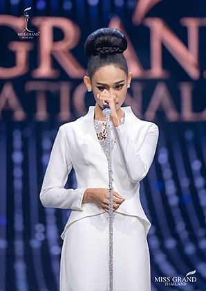 Хан Лэй на конкурсе Miss Grand International, со сцены которого критиковала хунту