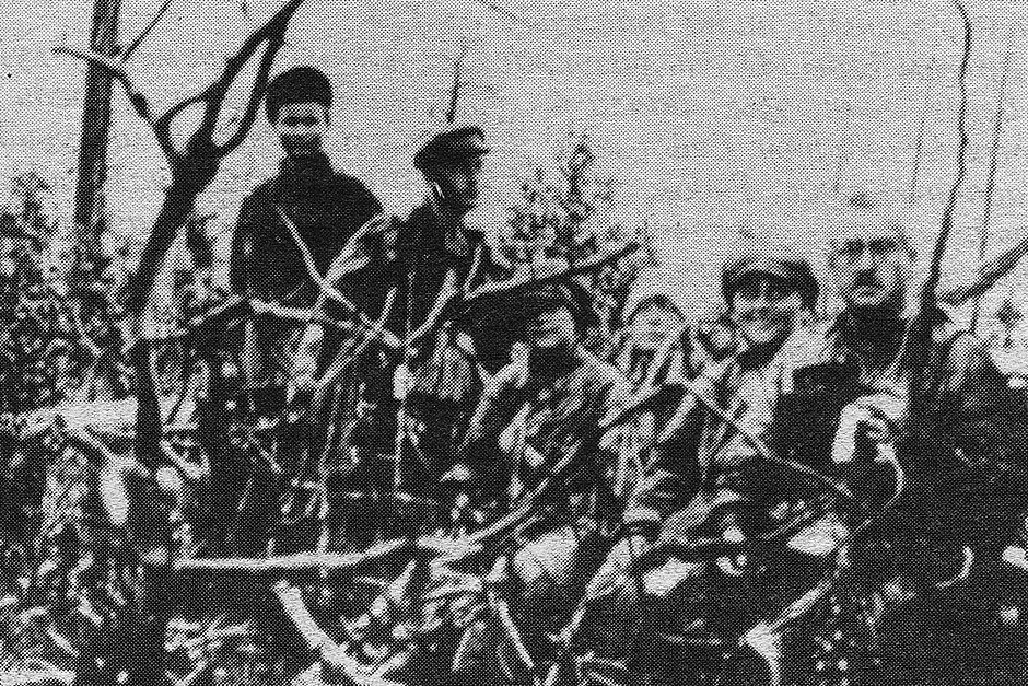 Александр Барченко (крайний справа) и члены его экспедиции в 1922 году во время работы на Сейдозере