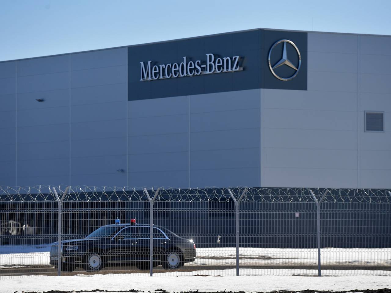 Mercedes-Benz продаст свой завод в России: Бизнес: Экономика: Lenta.ru