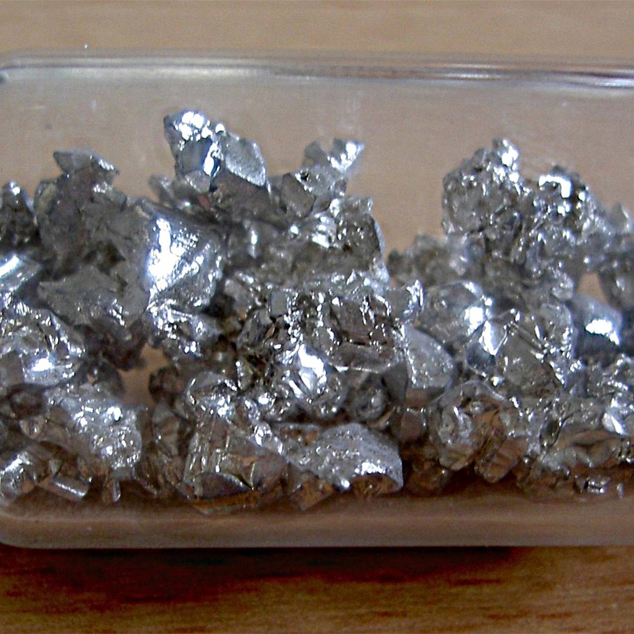 Литий мягкий легкий металл серебристо белого. Кальций металл химия. Кальций/Calcium (CA). Кальций чистый металл. Кальций в чистом виде металл.