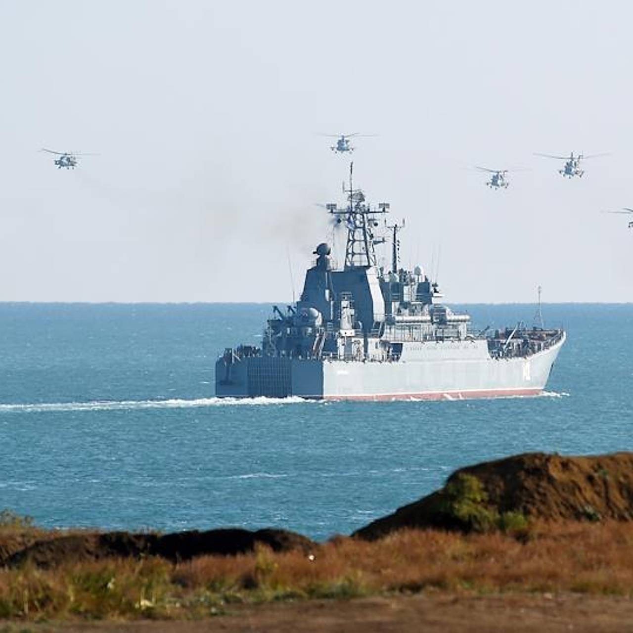 Атака на фрегат адмирал макаров. Флагман черноморского флота крейсер москва затонул. Крейсер москва 2022. Потоплены российские корабли в черном море. Атака на корабли черноморского флота в севастополе.