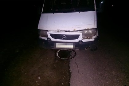 Лежавшего на дороге россиянина насмерть задавил автомобиль