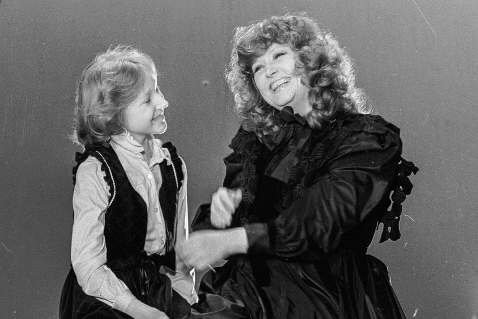 Алла Пугачева и Кристина Орбакайте на съемках передачи «Голубой огонек», 1983 год