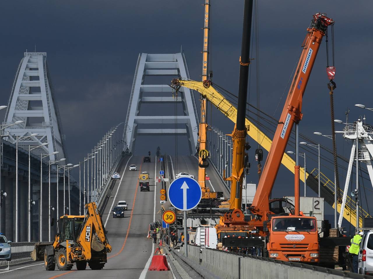 Назван срок завершения ремонта трассы в обход Крымского моста: Город: Среда  обитания: Lenta.ru