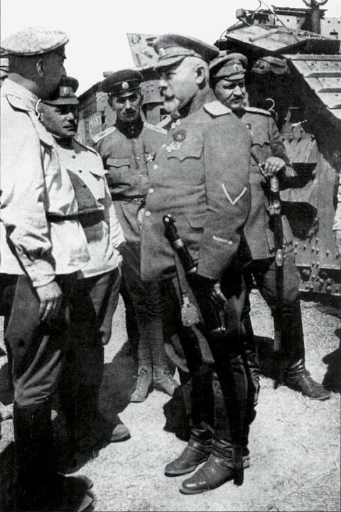 Генерал Антон Деникин в частях своей армии, 1919 год