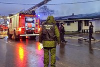 13 человек погибли на пожаре в костромском клубе «Полигон». Запасные выходы оказались закрыты, люди выпрыгивали из окон