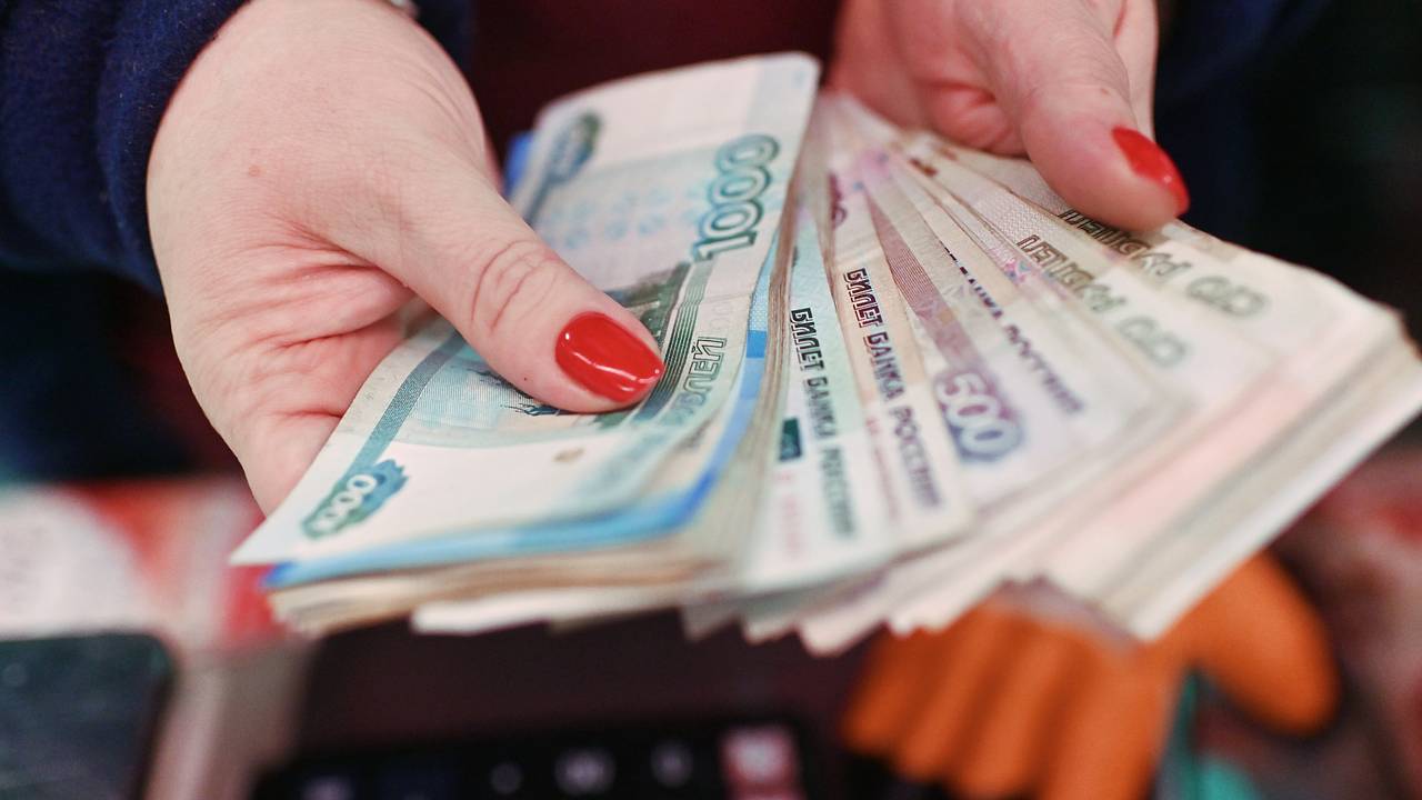 Экс-инспектора Счетной палаты обманули на 30 миллионов рублей:  Происшествия: Из жизни: Lenta.ru