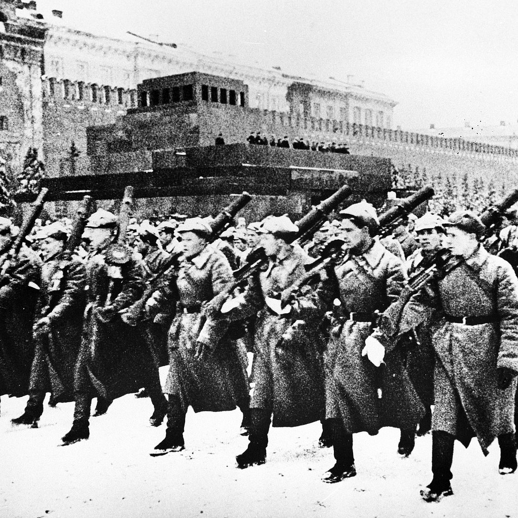 Картинка парад на красной площади 7 ноября 1941 года