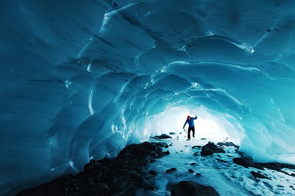 Любопытный турист пробрался в закрытую для людей пещеру и погиб из-за глыбы льда