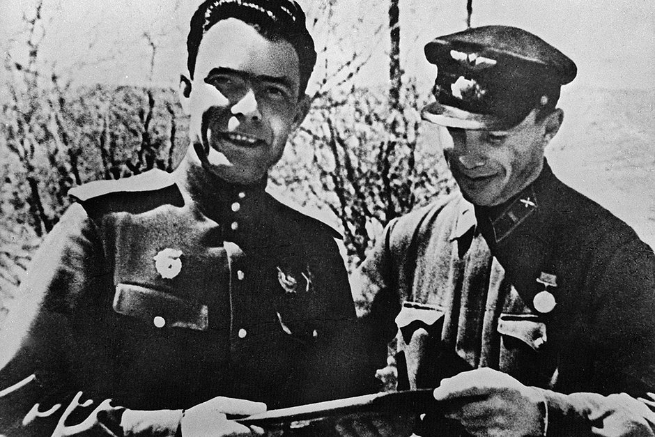 Полковник Брежнев на Малой земле, 1943 год 