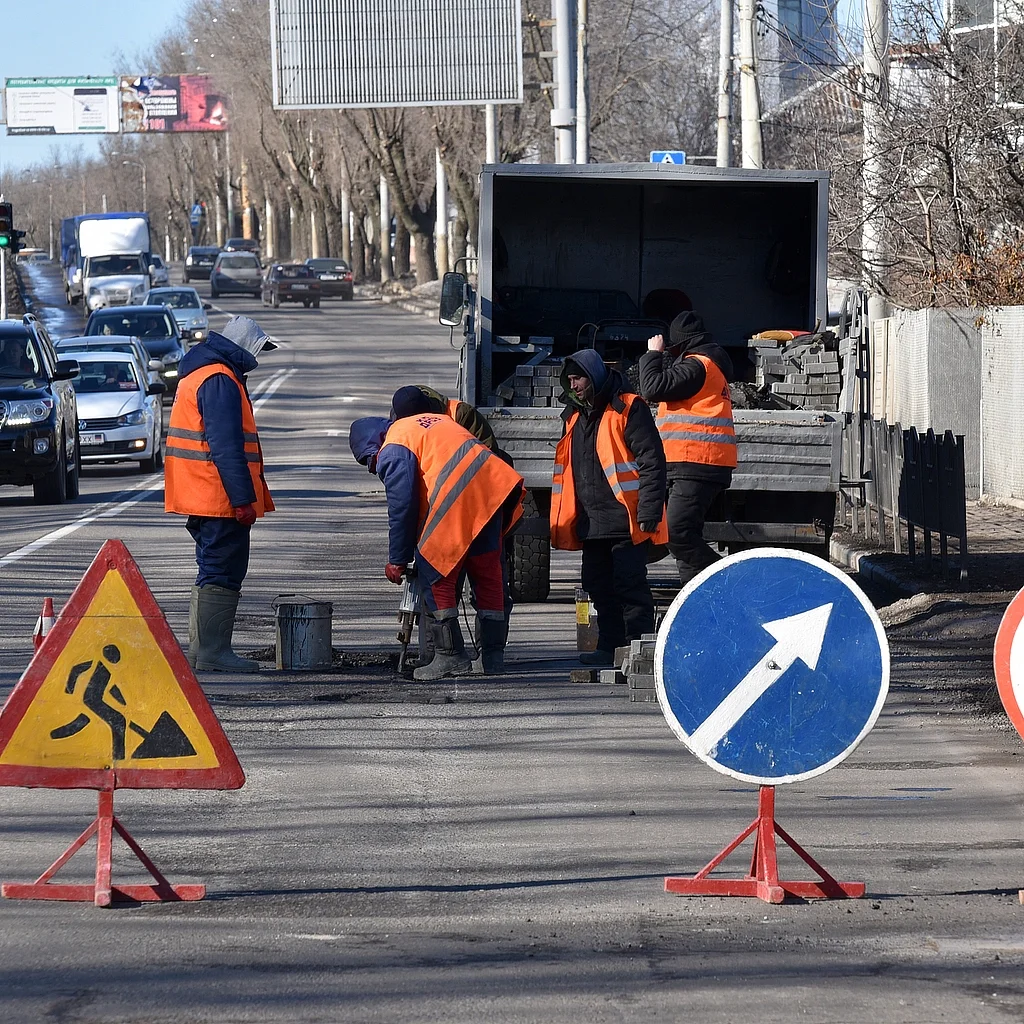 KXDR-in Novoazovski rayonunda yeddi yol təmir edilib