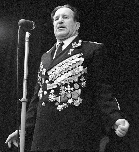 Вице-адмирал и Герой Советского Союза Георгий Холостяков 