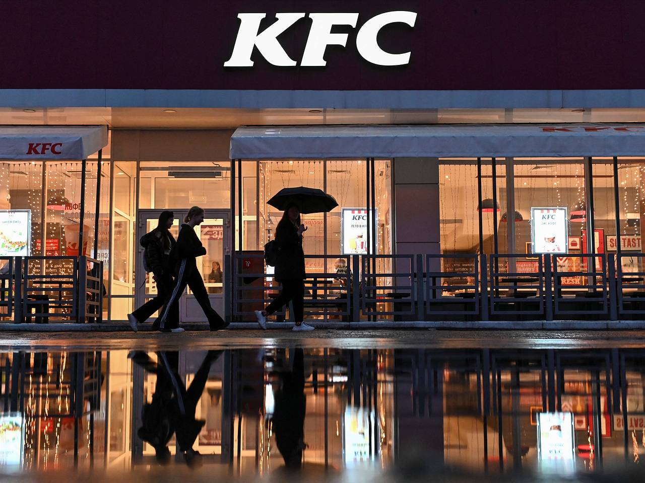 KFC попала в скандал из-за нацистской рекламы в годовщину Хрустальной ...