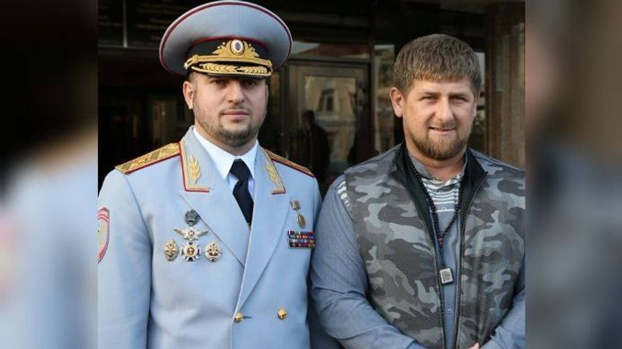 Орманда әйелді таяқпен ұрып жатыр