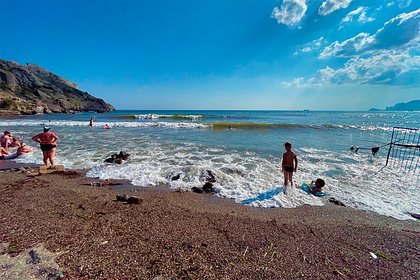 Поехавшая в Крым россиянка описала местный пляж фразой «без слез не взглянуть»