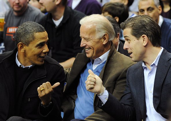 Барак Обама, Джо Байден и Хантер Байден, 2010 год. Фото: Alexis C. Glenn-Pool / Getty Images