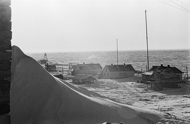 Полярная станция на берегу бухты Роджерс на острове Врангеля, 1966 год. Фото: Тетерин Варфоломей / ТАСС