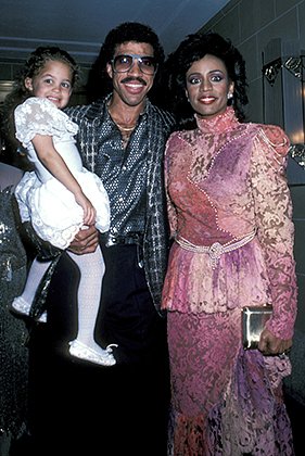 Николь Ричи с родителями в 1985 году