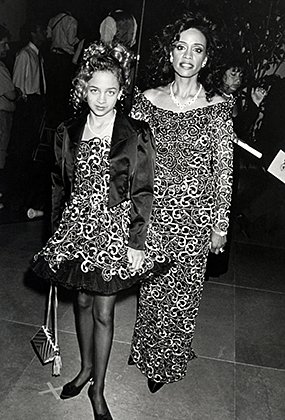 Николь Ричи с матерью Брендой в 1992 году