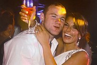 Футболист Уэйн Руни изменял невесте, но уговорил ее сыграть свадьбу. Как выглядело торжество за сотни миллионов рублей?