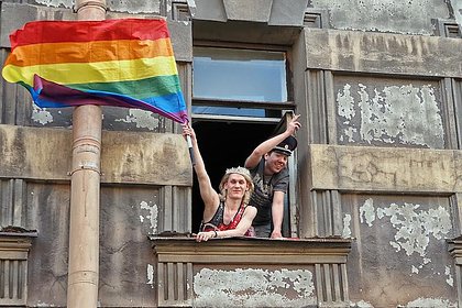Педагог задала российским ученикам раскрасить флаг ЛГБТ на «Разговорах о важном»