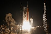 США вернулись к покорению Луны: НАСА запустило сверхтяжелую ракету SLS с лунным космическим кораблем Orion